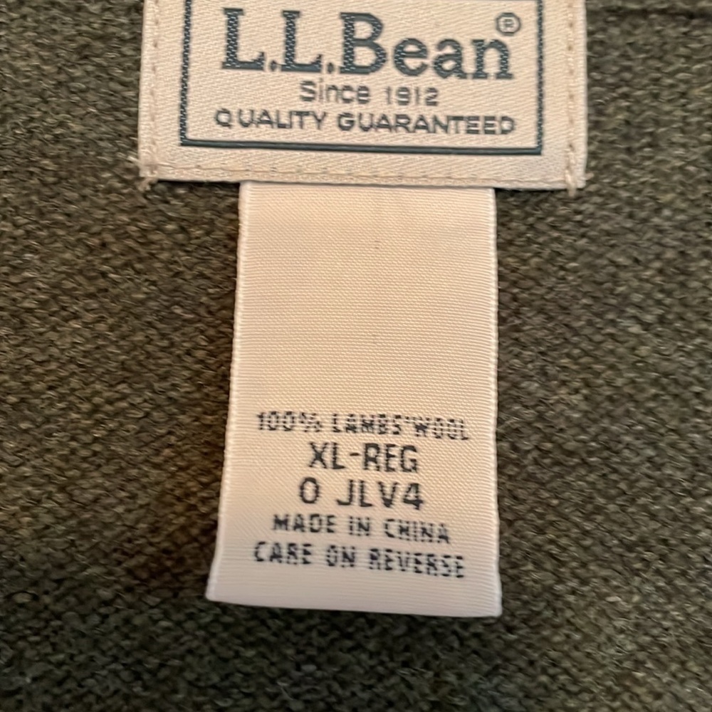 Men’s LL Bean Sz XL 100% Lambs’ Wool olive knit sweater. V neck long sleeved - Picture 2 of 9